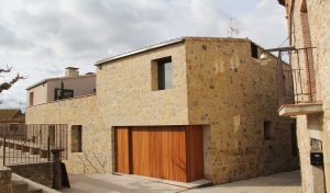 interiorismo para una casa de piedra en el Baix Empordà